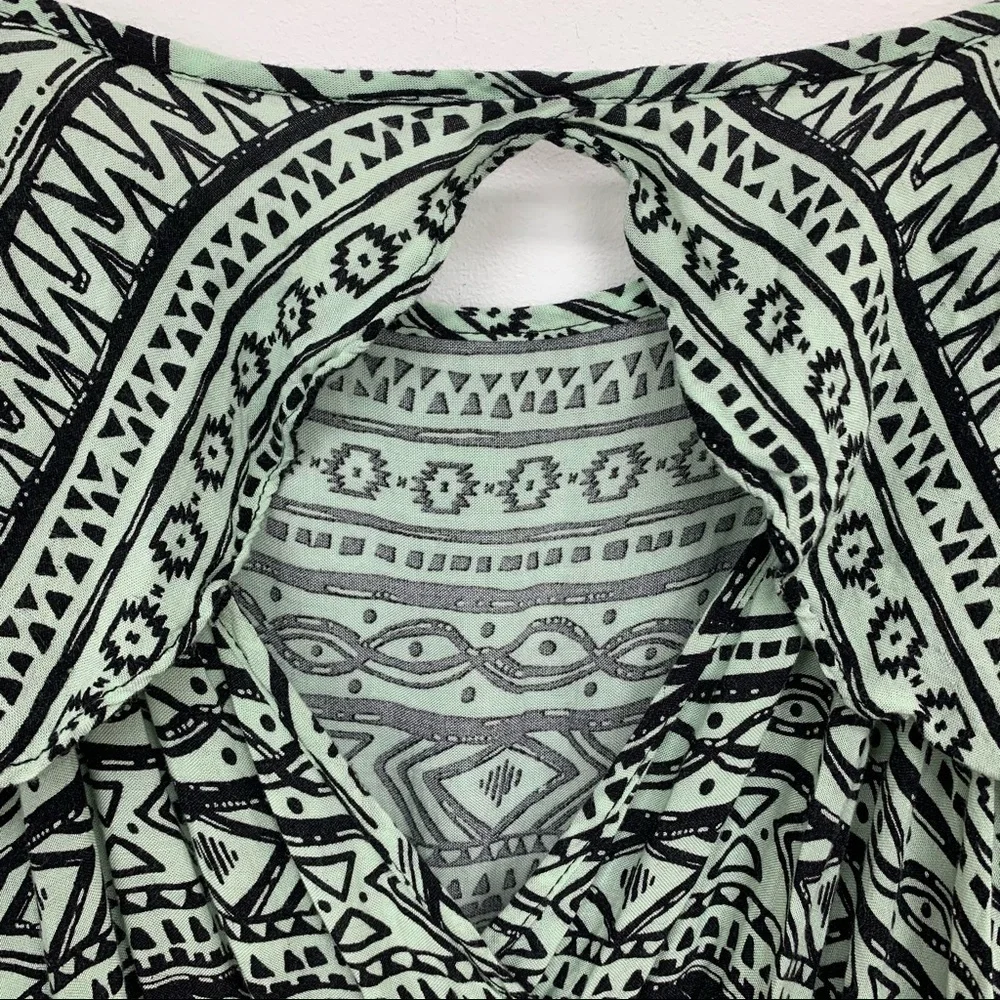 𝅺CHARLOTTE Russe Short Romper Size Small